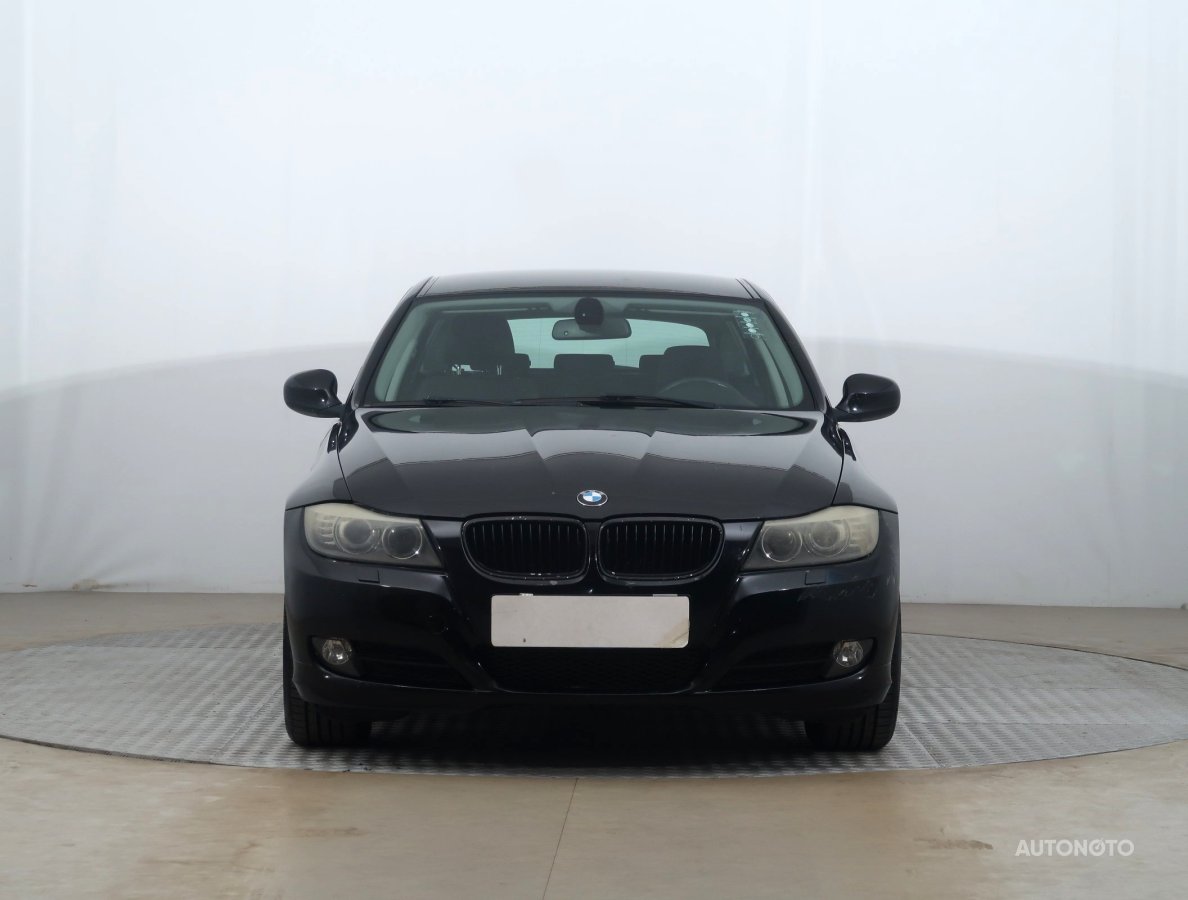 BMW Řada 3, 2011 - pohled č. 2