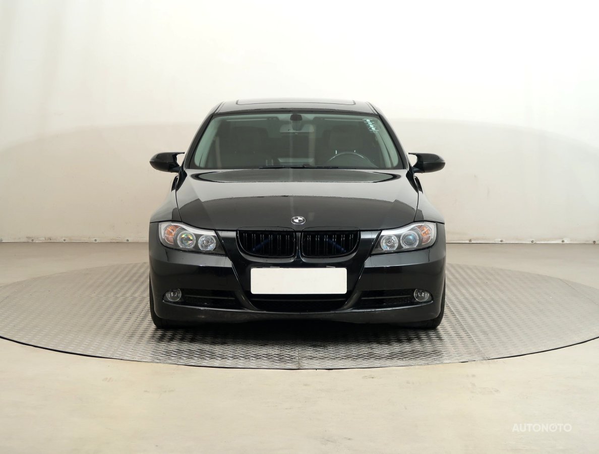 BMW Řada 3, 2006 - pohled č. 2