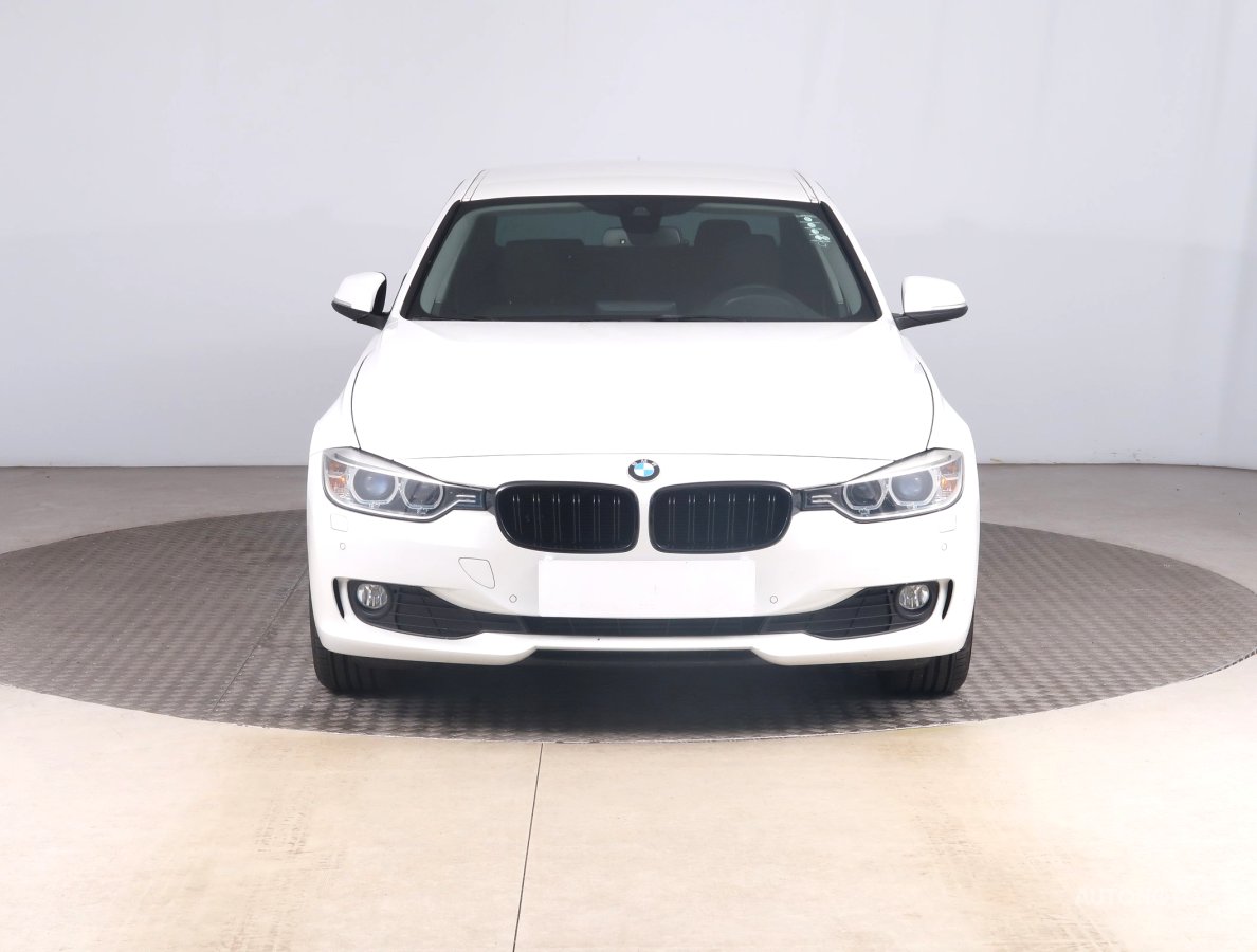 BMW Řada 3, 2012 - pohled č. 2