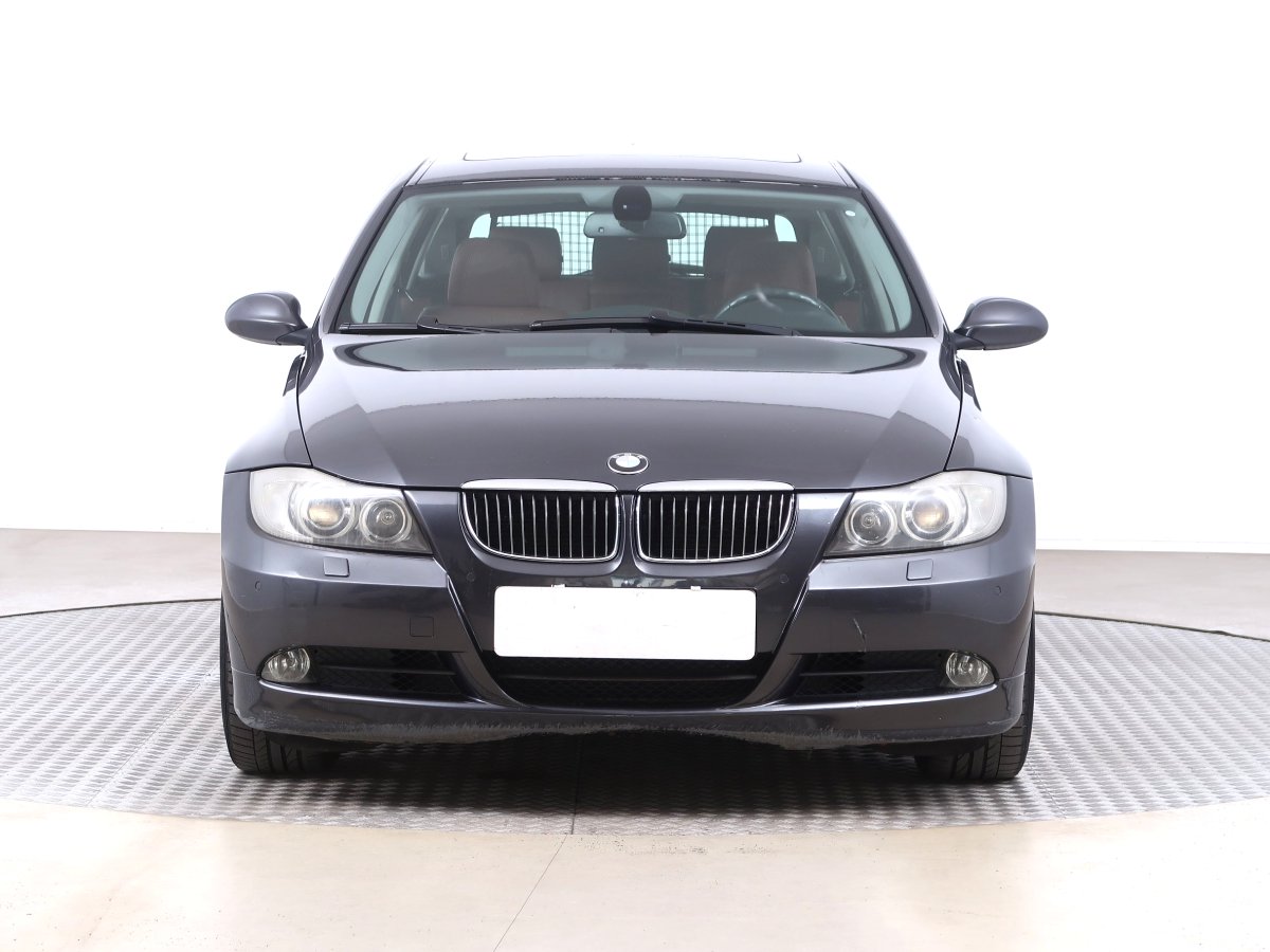 BMW Řada 3, 2005 - pohled č. 2