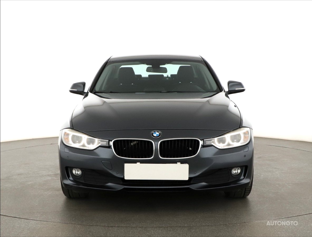 BMW Řada 3, 2012 - pohled č. 2