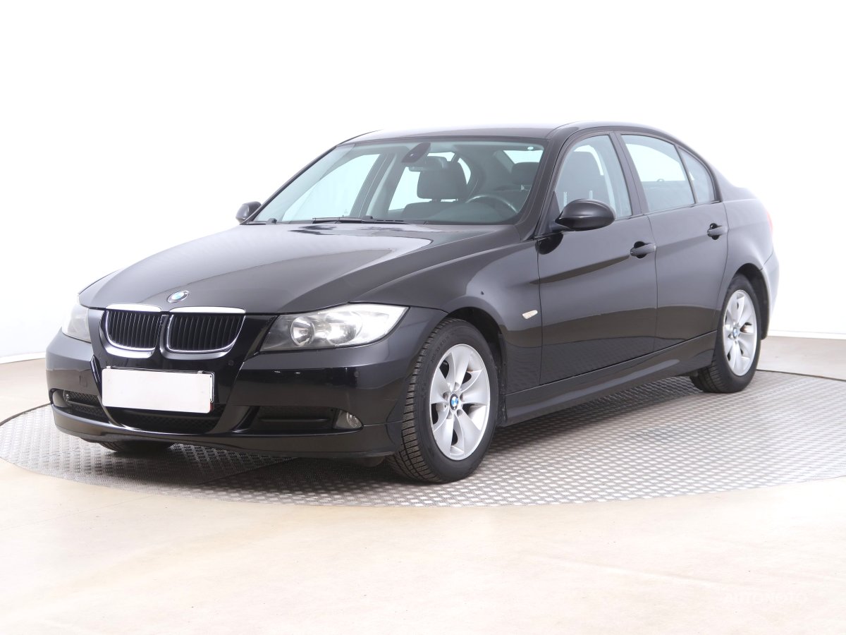 BMW Řada 3, 2008 - pohled č. 3
