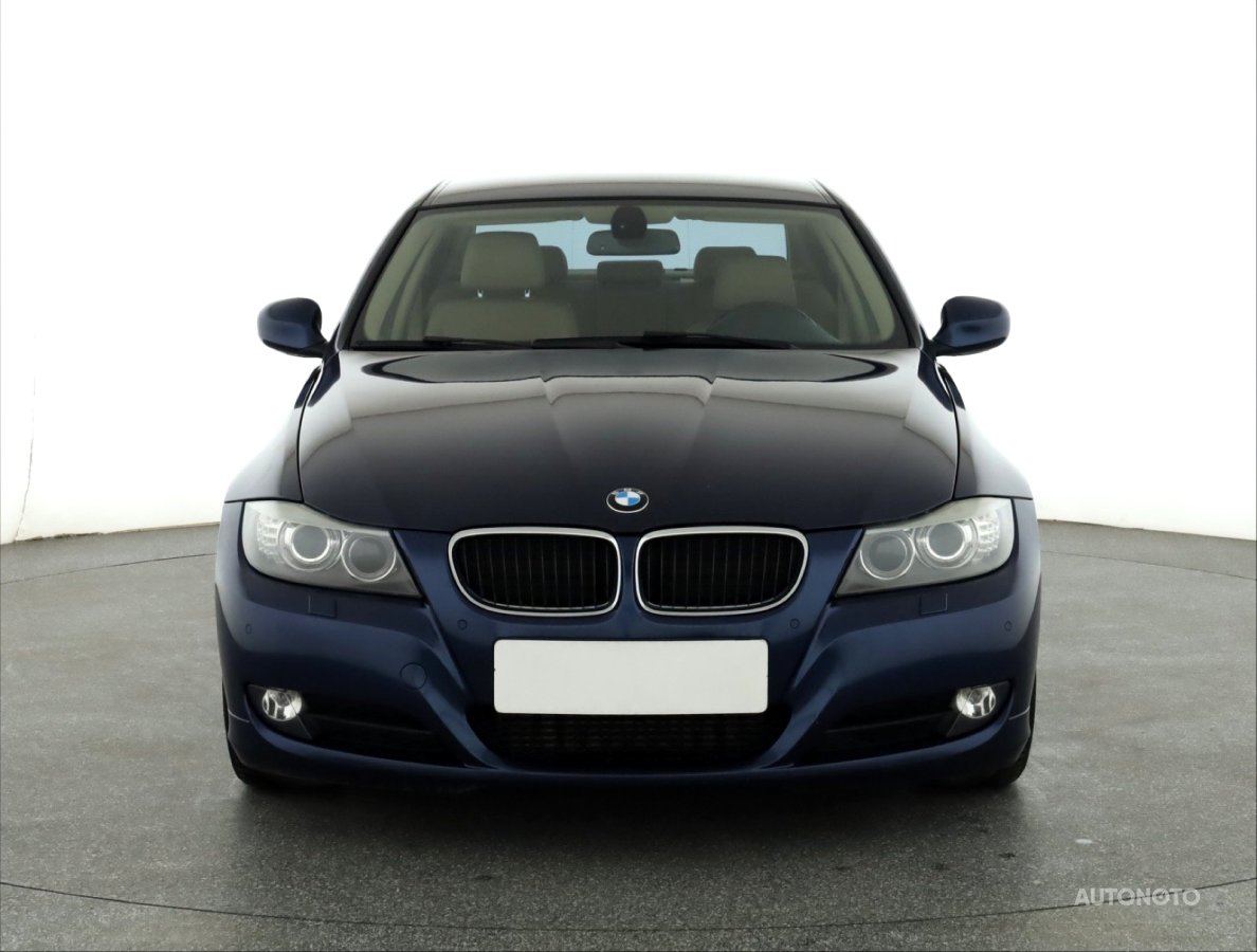 BMW Řada 3, 2011 - pohled č. 2