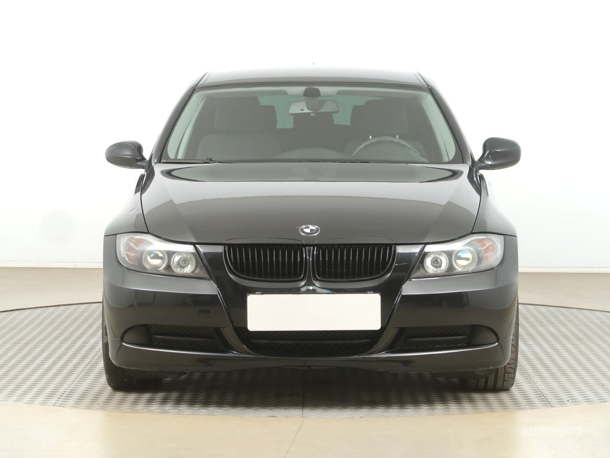 BMW Řada 3, 2008 - pohled č. 2