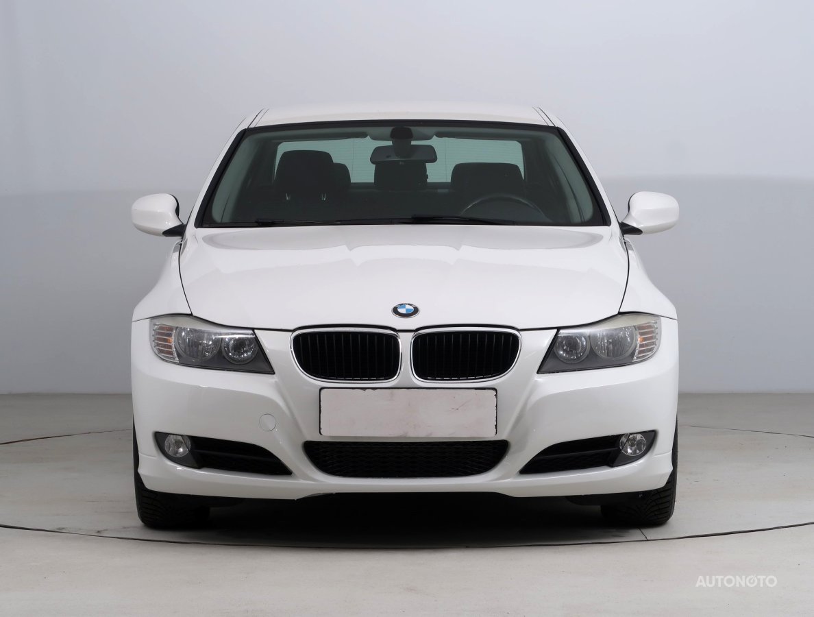 BMW Řada 3, 2011 - pohled č. 2