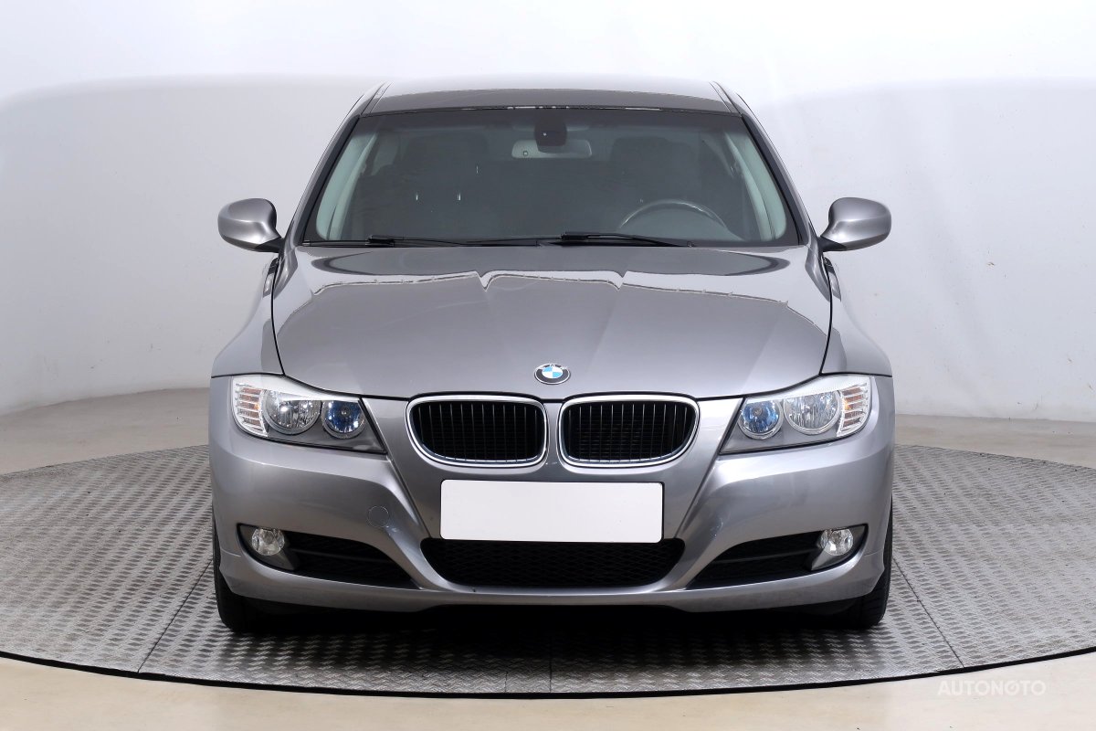 BMW Řada 3, 2011 - pohled č. 2