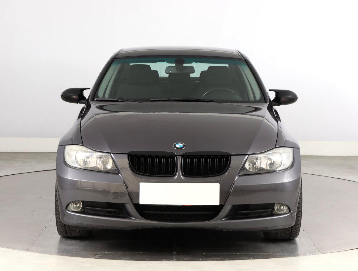 BMW Řada 3, 2005 - pohled č. 2