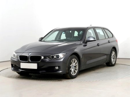 BMW Řada 3, 2012 - pohled č. 3