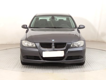 BMW Řada 3, 2005 - pohled č. 2