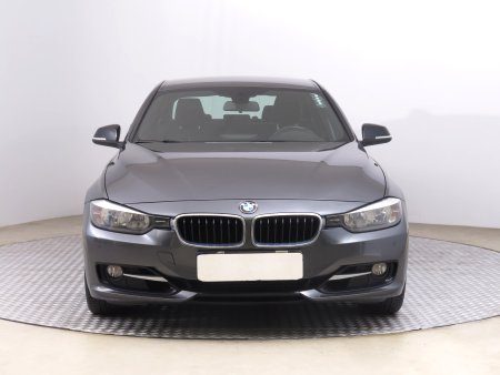 BMW Řada 3, 2013 - pohled č. 2