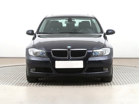 BMW Řada 3, 2006 - pohled č. 2