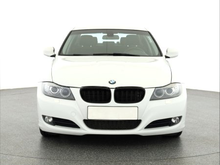 BMW Řada 3, 2011 - pohled č. 2