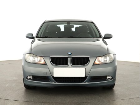 BMW Řada 3, 2008 - pohled č. 2