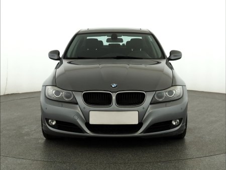 BMW Řada 3, 2010 - pohled č. 2