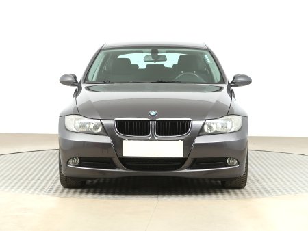 BMW Řada 3, 2008 - pohled č. 2