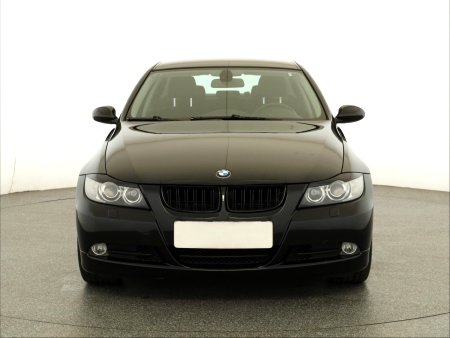 BMW Řada 3, 2006 - pohled č. 2