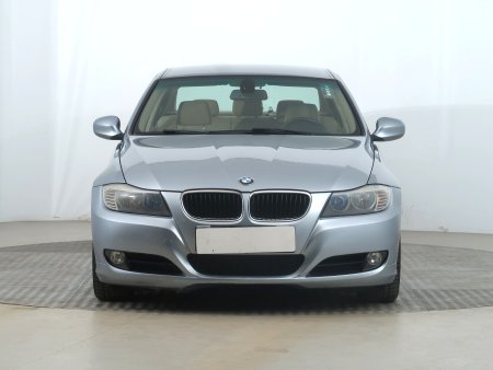 BMW Řada 3, 2011 - pohled č. 2