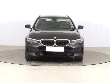 BMW Řada 3, 2021 - pohled č. 2