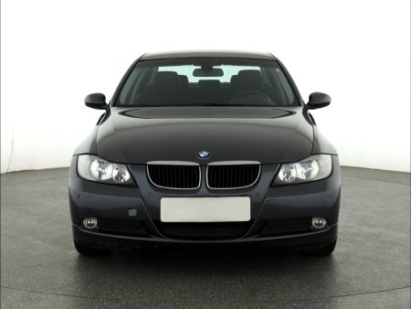 BMW Řada 3, 2006 - pohled č. 2