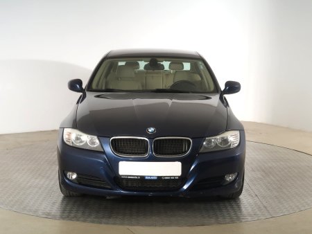 BMW Řada 3, 2010 - pohled č. 2
