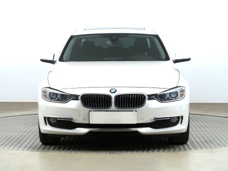 BMW Řada 3, 2012 - pohled č. 2