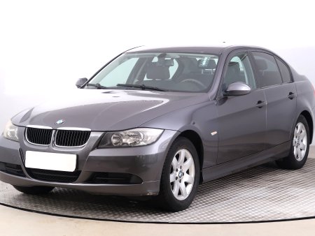 BMW Řada 3, 2005 - pohled č. 3