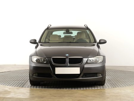 BMW Řada 3, 2008 - pohled č. 2