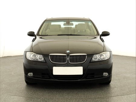 BMW Řada 3, 2005 - pohled č. 2