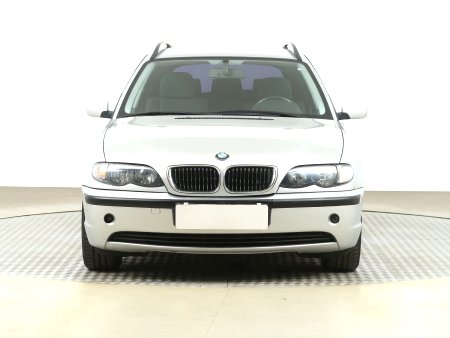 BMW Řada 3, 2002 - pohled č. 2