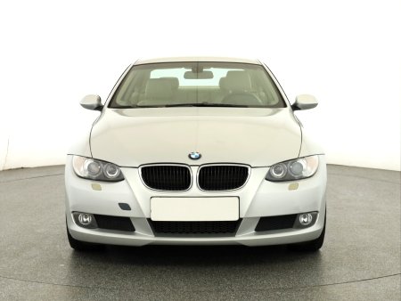 BMW Řada 3, 2008 - pohled č. 2