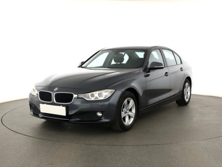 BMW Řada 3, 2012 - pohled č. 3