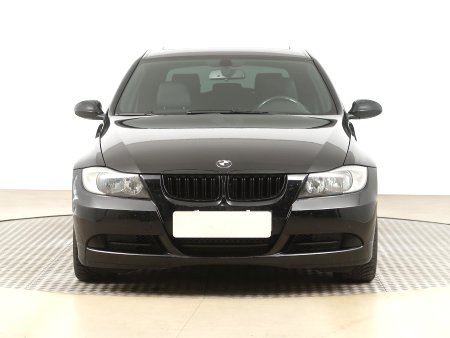 BMW Řada 3, 2006 - pohled č. 2