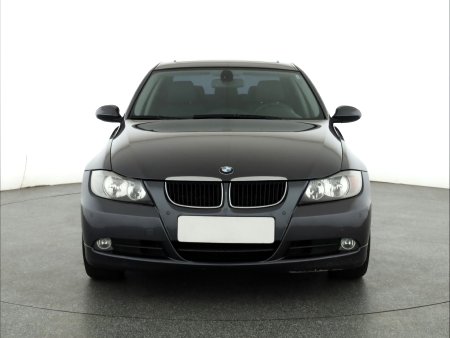 BMW Řada 3, 2007 - pohled č. 2