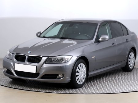 BMW Řada 3, 2011 - pohled č. 3