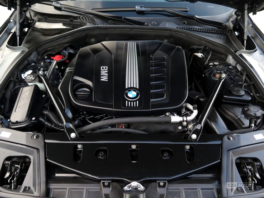 BMW Řada 5, 2012 - pohled č. 10