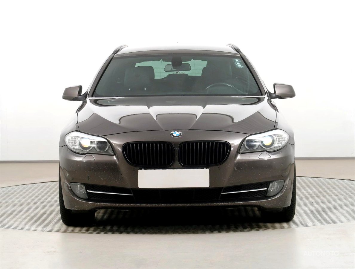 BMW Řada 5, 2011 - pohled č. 2