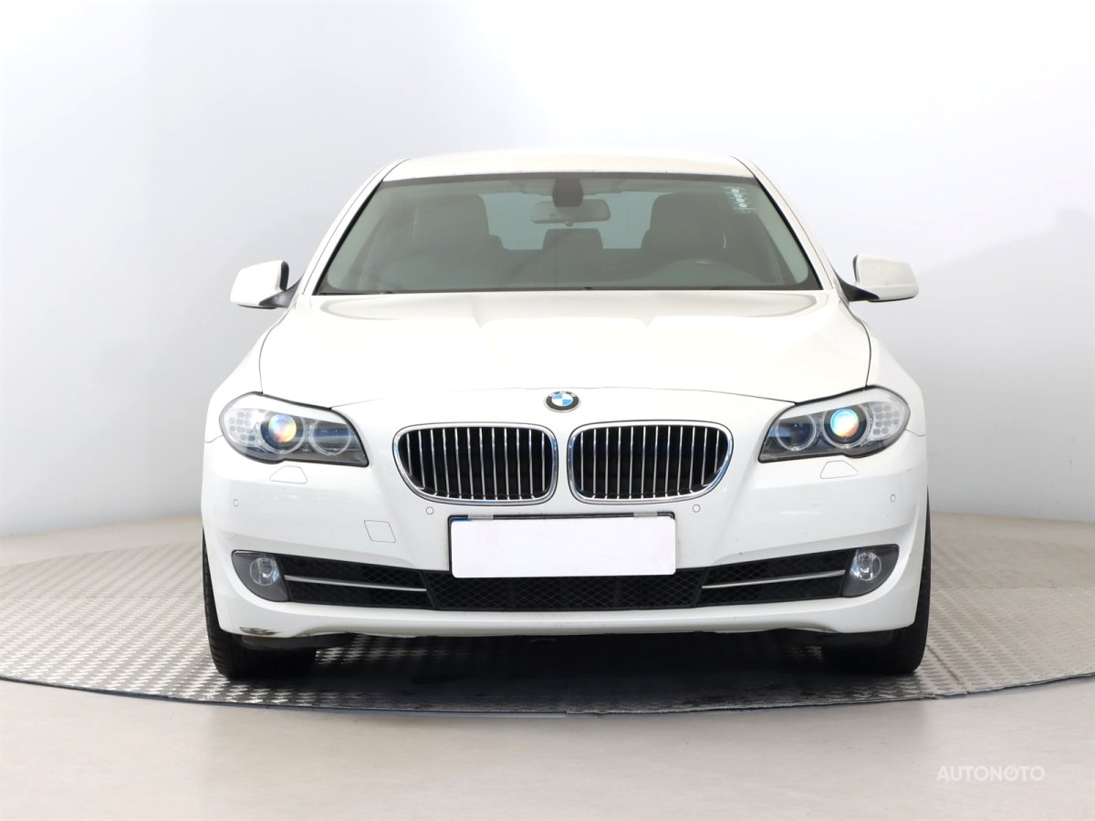 BMW Řada 5, 2011 - pohled č. 2