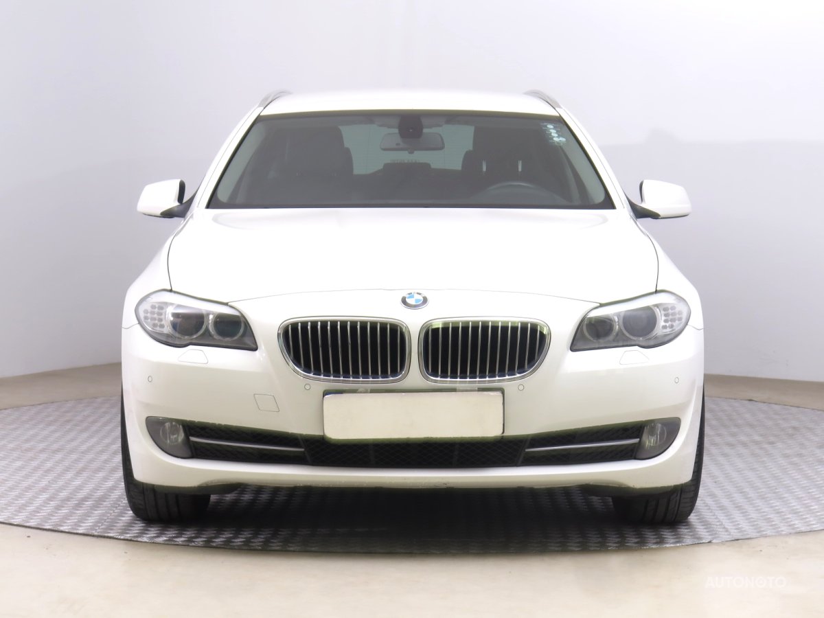 BMW Řada 5, 2011 - pohled č. 2