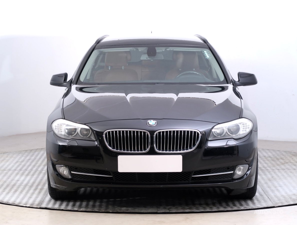 BMW Řada 5, 2011 - pohled č. 2