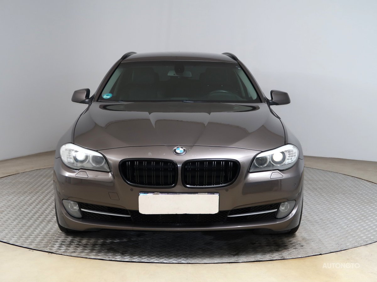 BMW Řada 5, 2011 - pohled č. 2