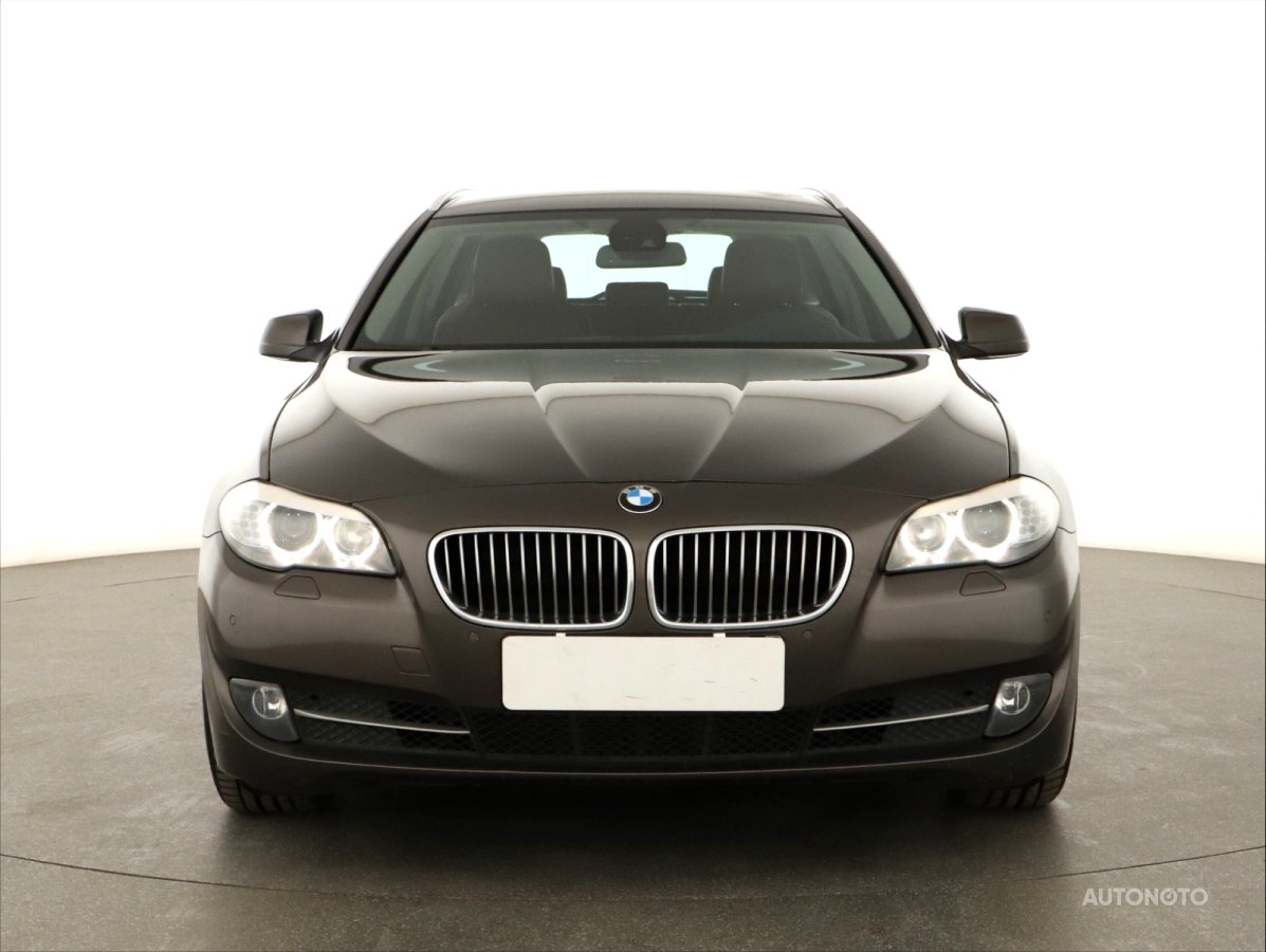 BMW Řada 5, 2011 - pohled č. 2