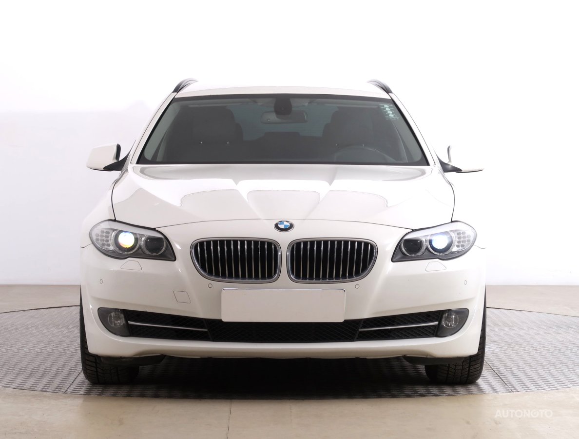 BMW Řada 5, 2011 - pohled č. 2