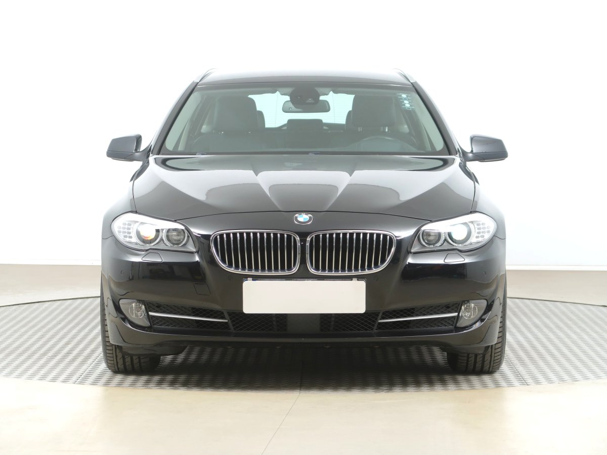 BMW Řada 5, 2011 - pohled č. 2