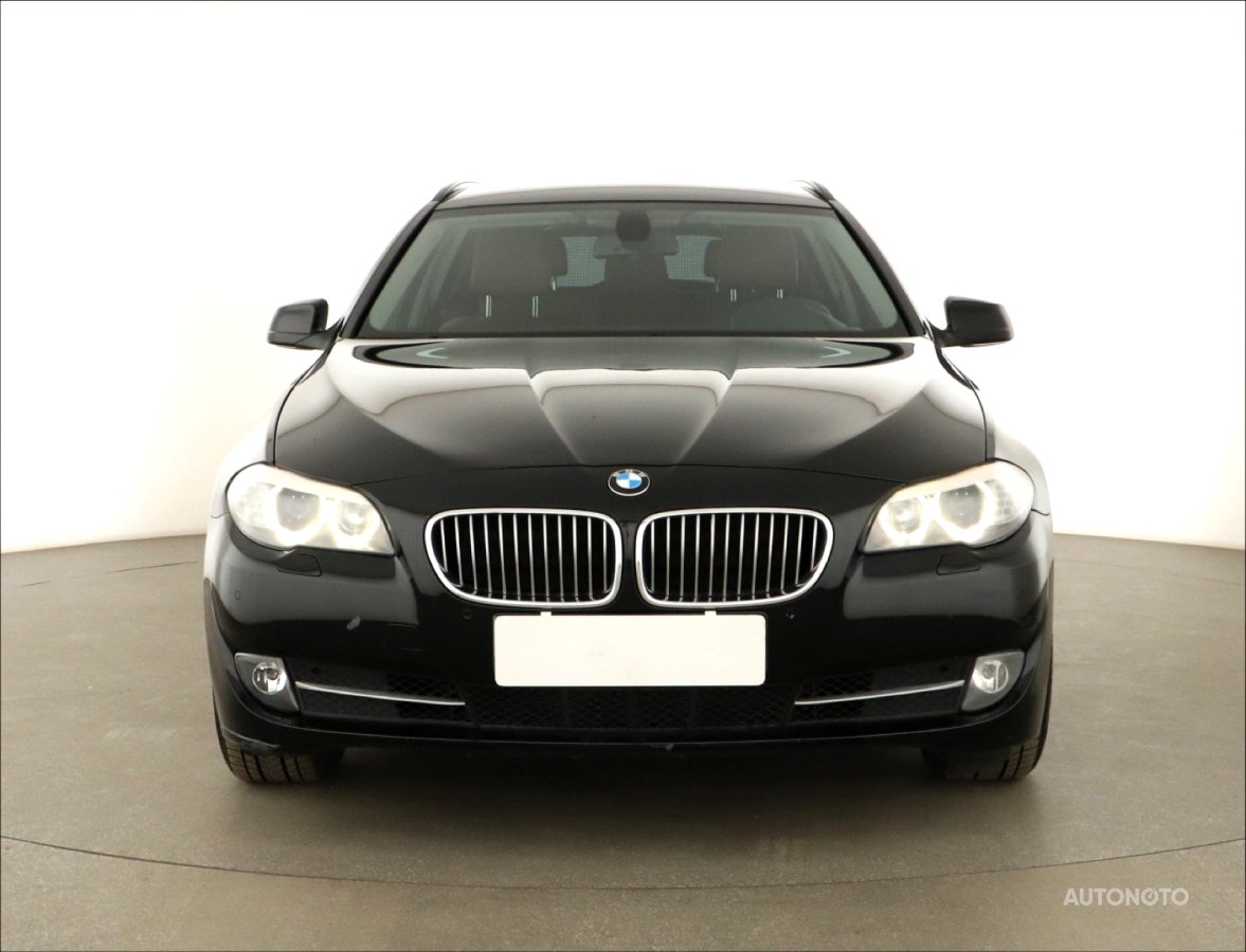 BMW Řada 5, 2011 - pohled č. 2