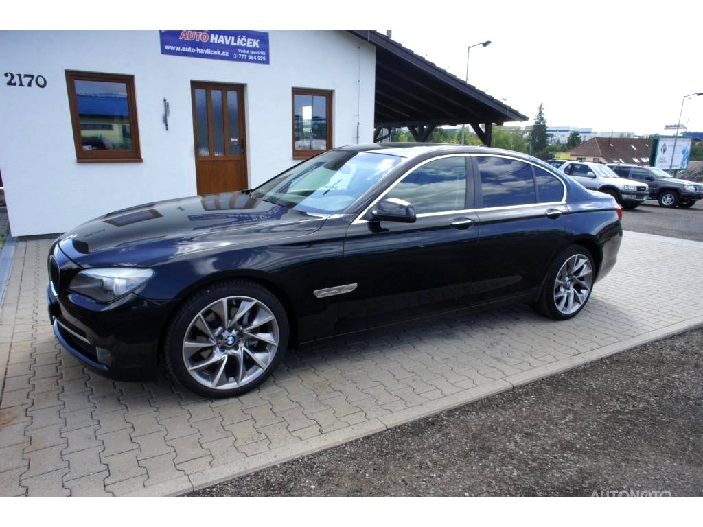 BMW Řada 7, 2011 - pohled č. 2