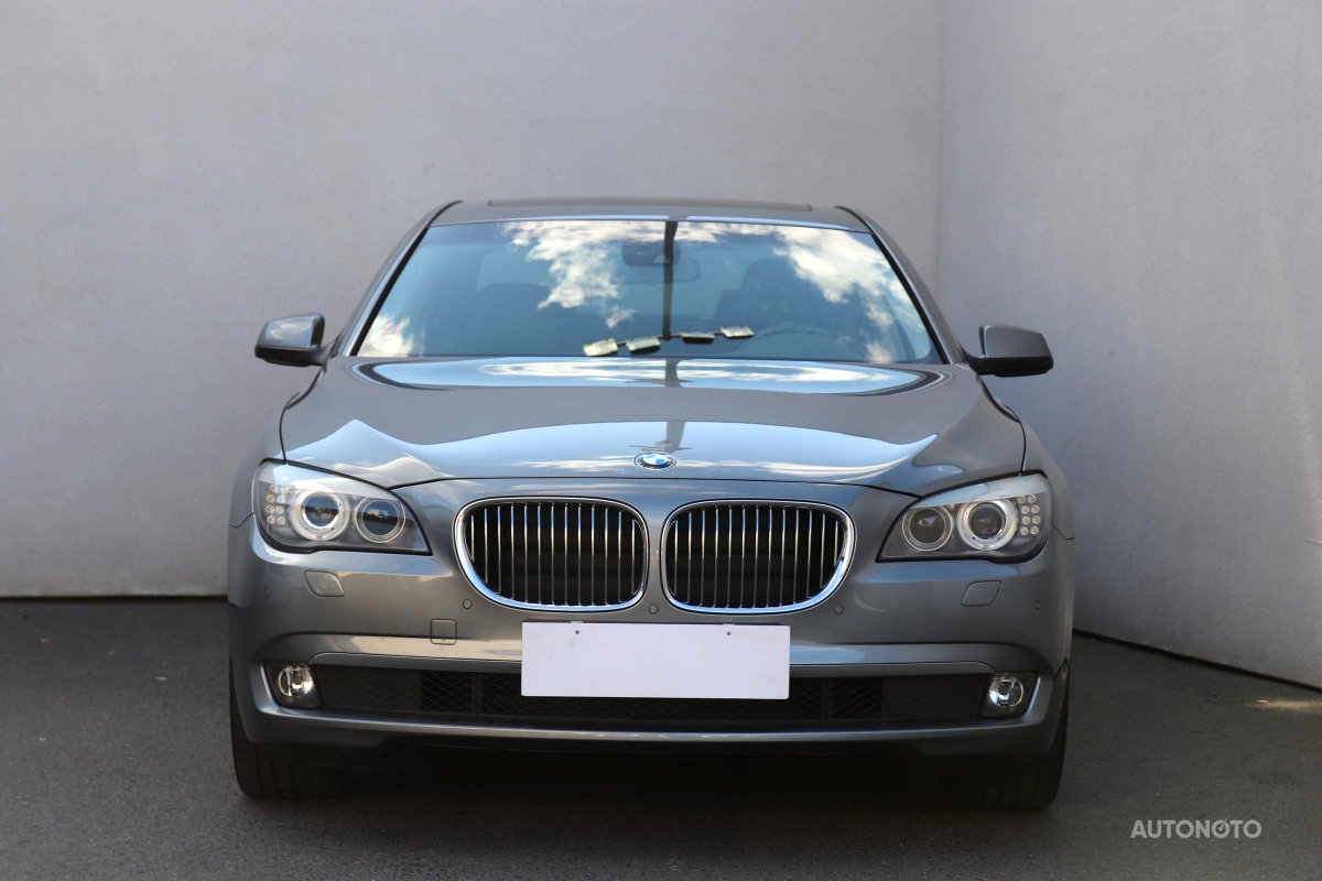 BMW Řada 7, 2012 - pohled č. 2