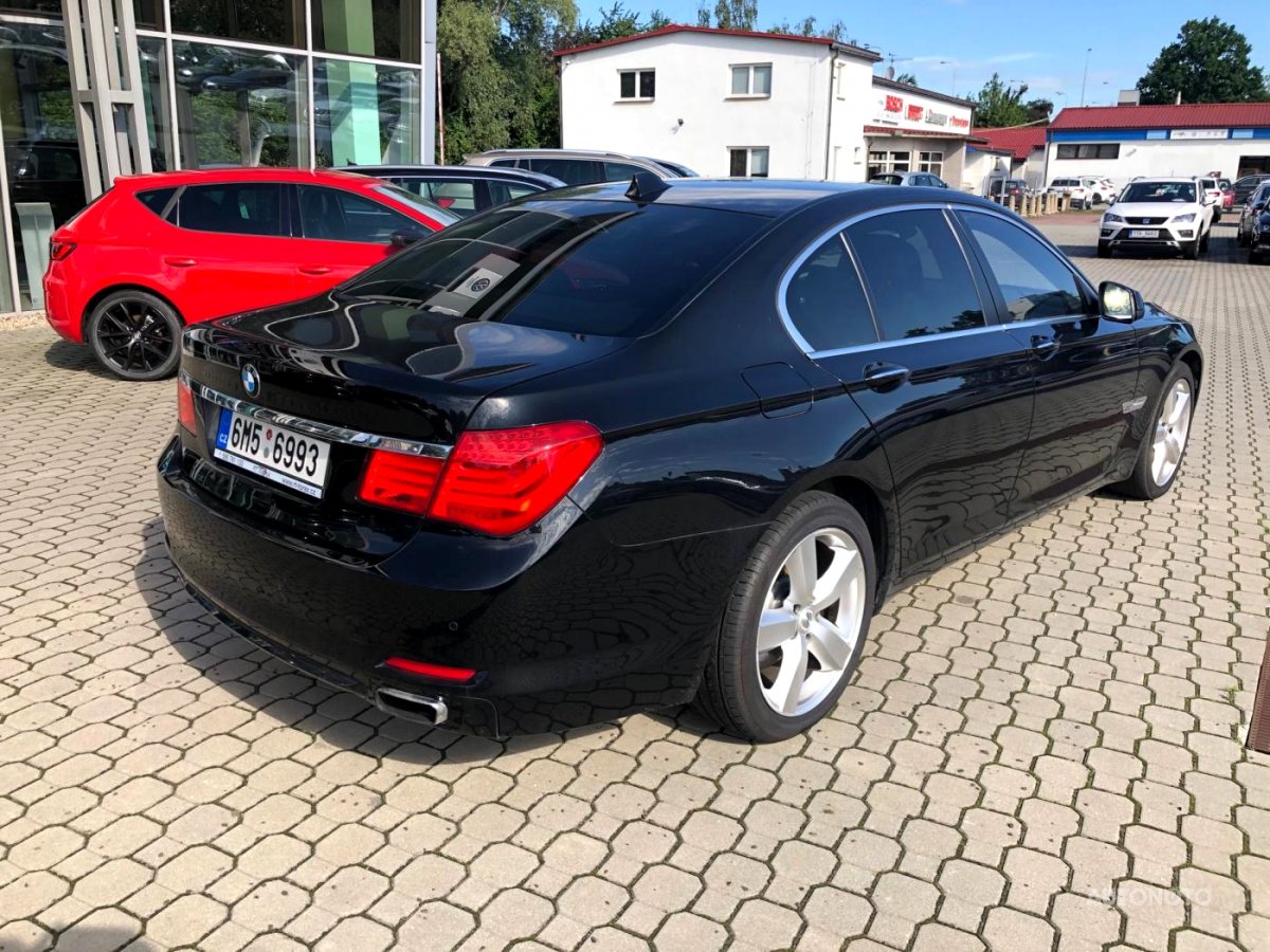 BMW Řada 7, 2011 - pohled č. 2