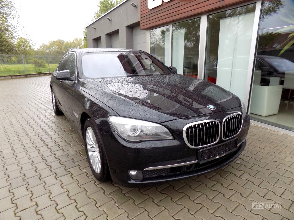 BMW Řada 7, 2010 - pohled č. 3