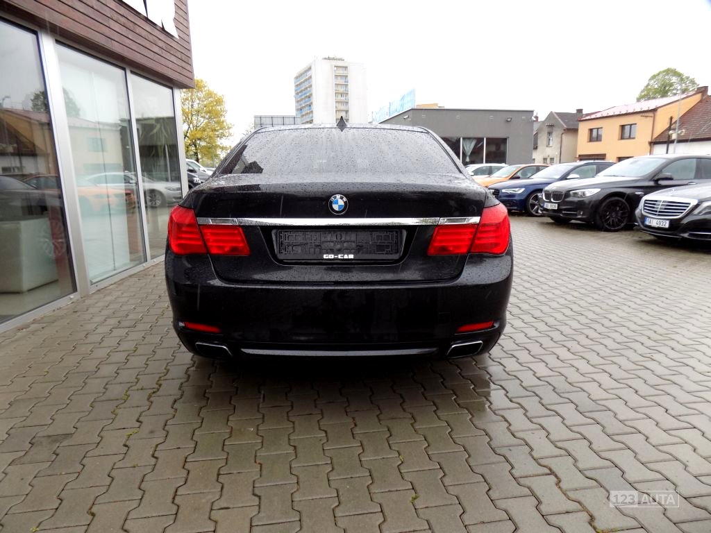 BMW Řada 7, 2010 - pohled č. 4
