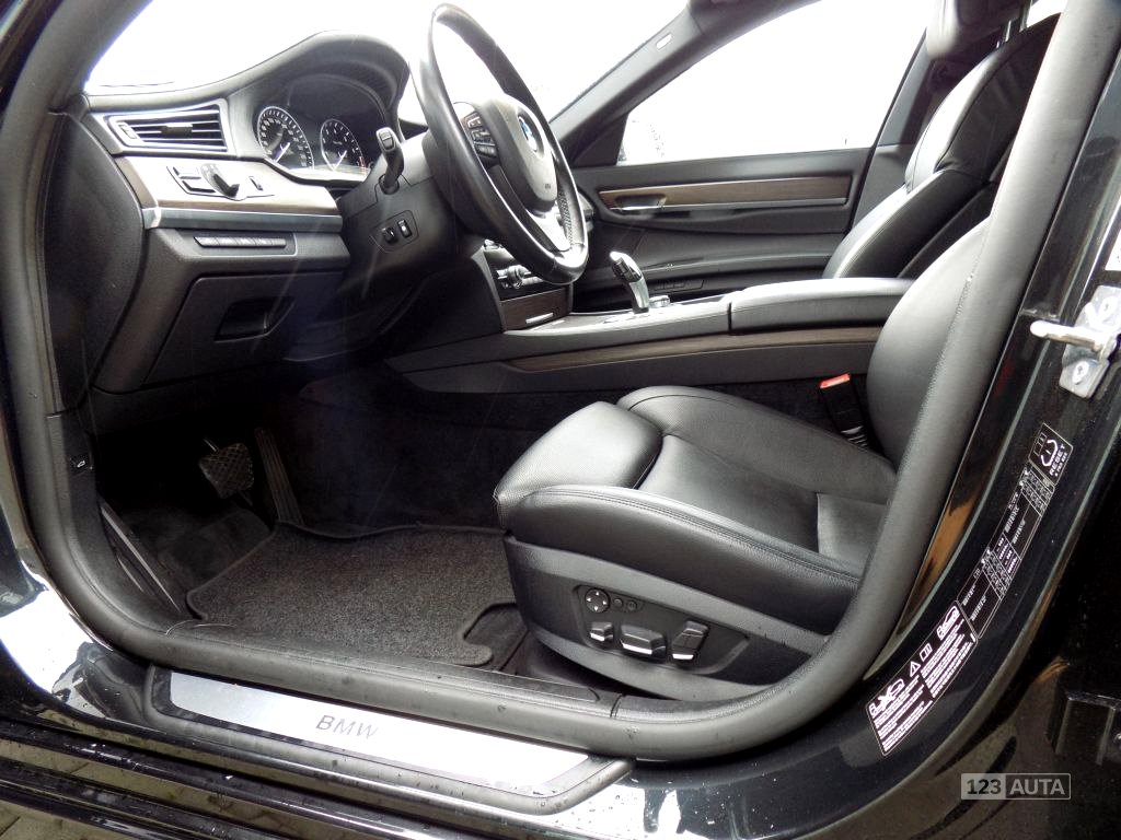 BMW Řada 7, 2010 - pohled č. 6
